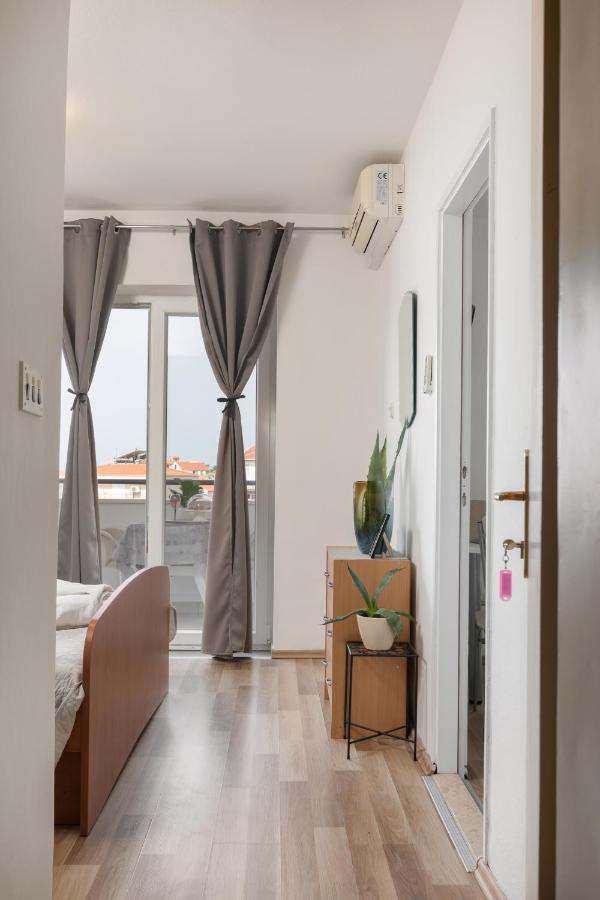 Sea View Apartments M 포드고라 외부 사진
