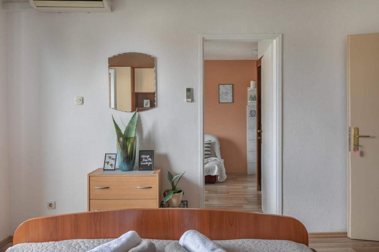 Sea View Apartments M 포드고라 외부 사진