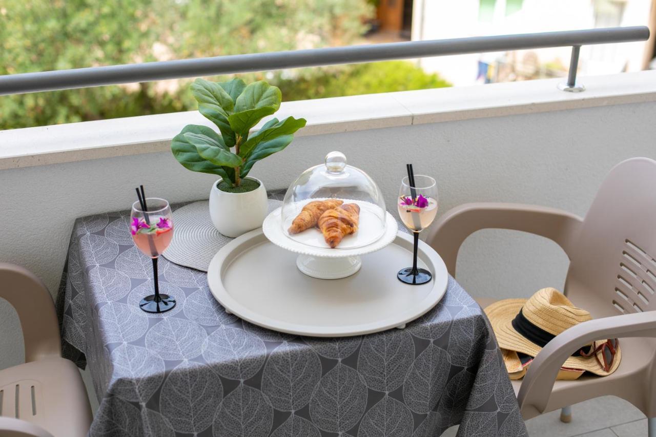 Sea View Apartments M 포드고라 외부 사진