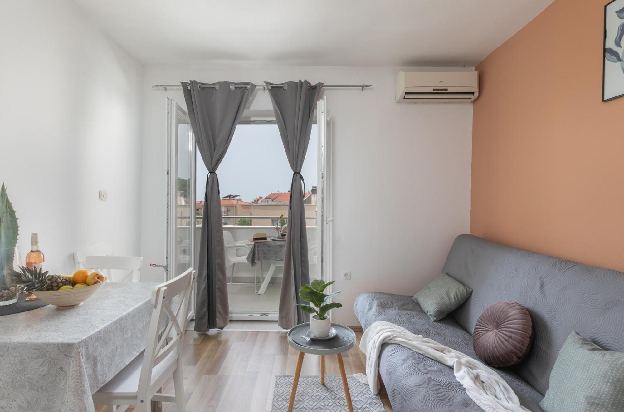 Sea View Apartments M 포드고라 객실 사진