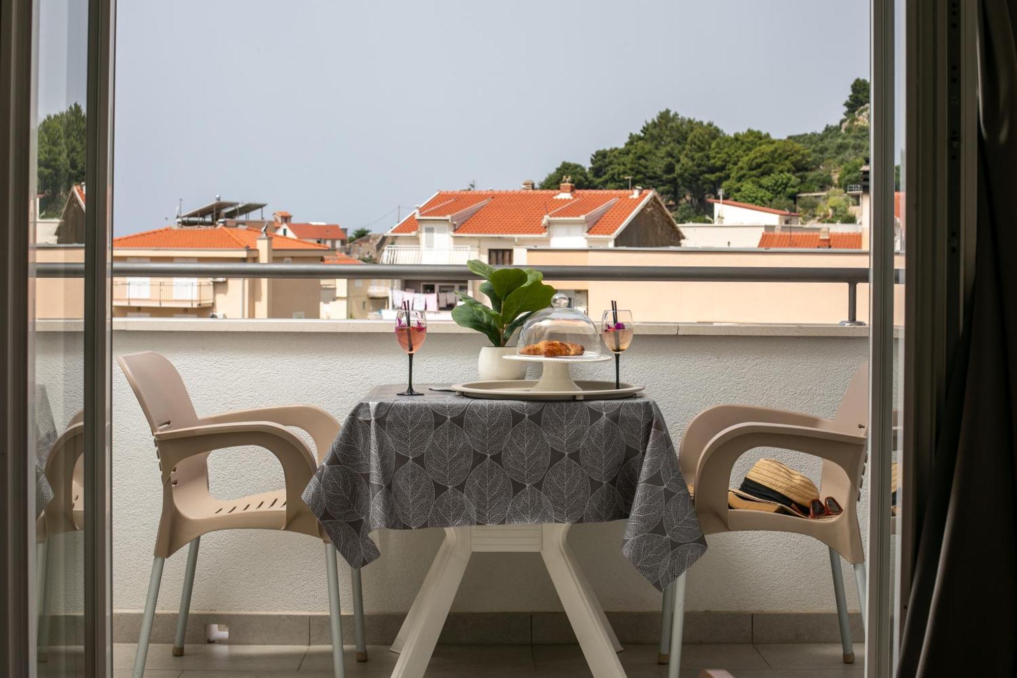 Sea View Apartments M 포드고라 객실 사진